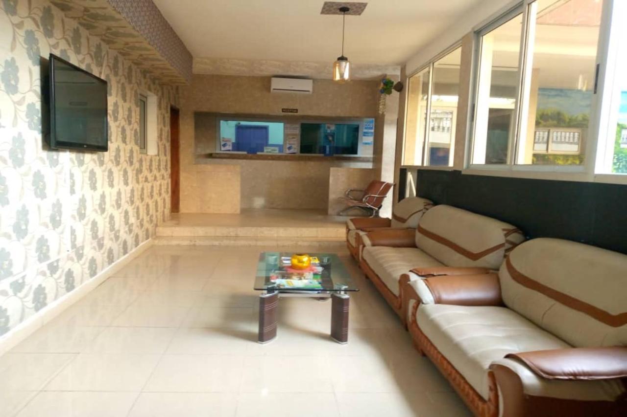 Residence Bethany Palace Abidjan Buitenkant foto